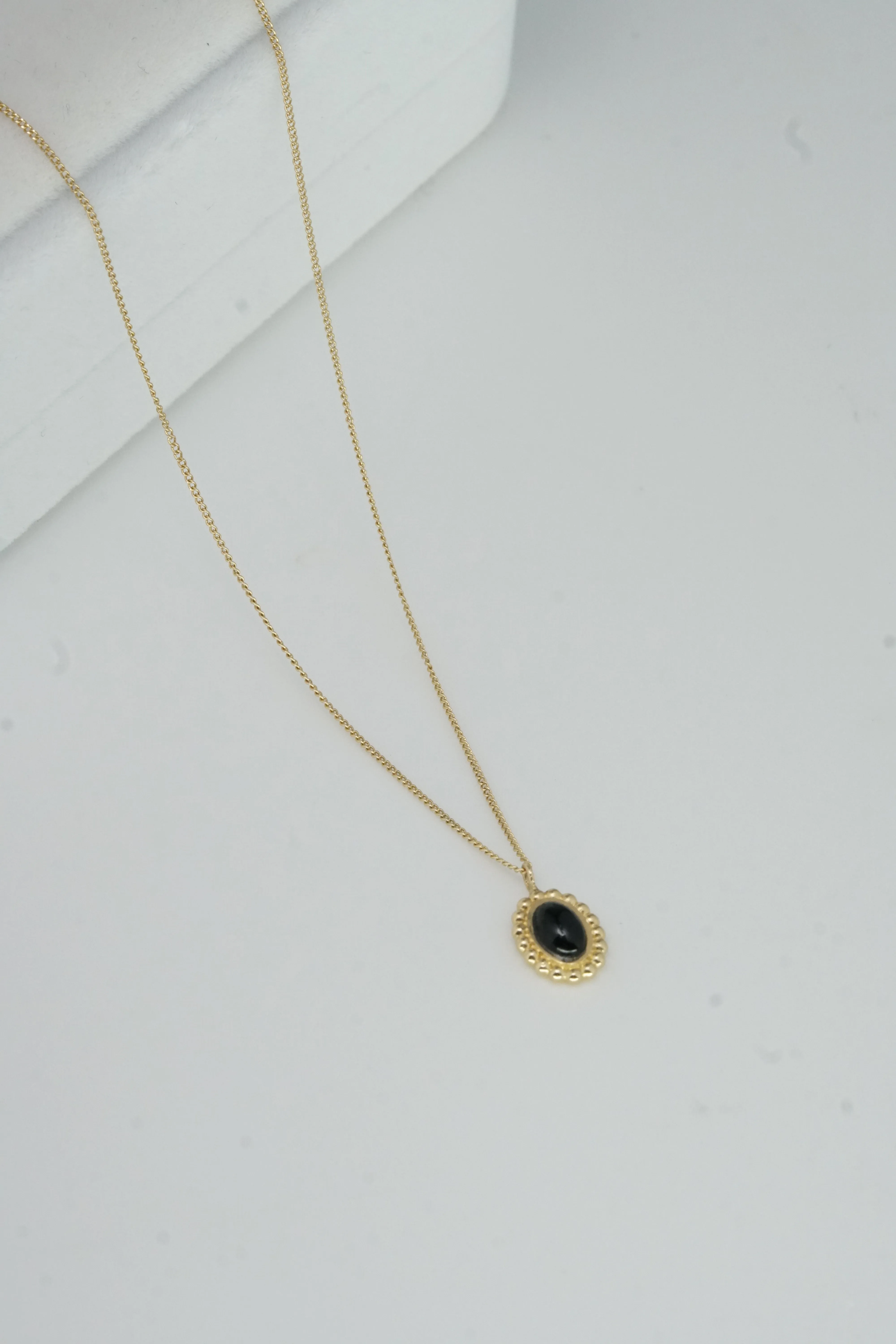 14K Solid Gold Onyx Stone Vintage Charm Necklace
