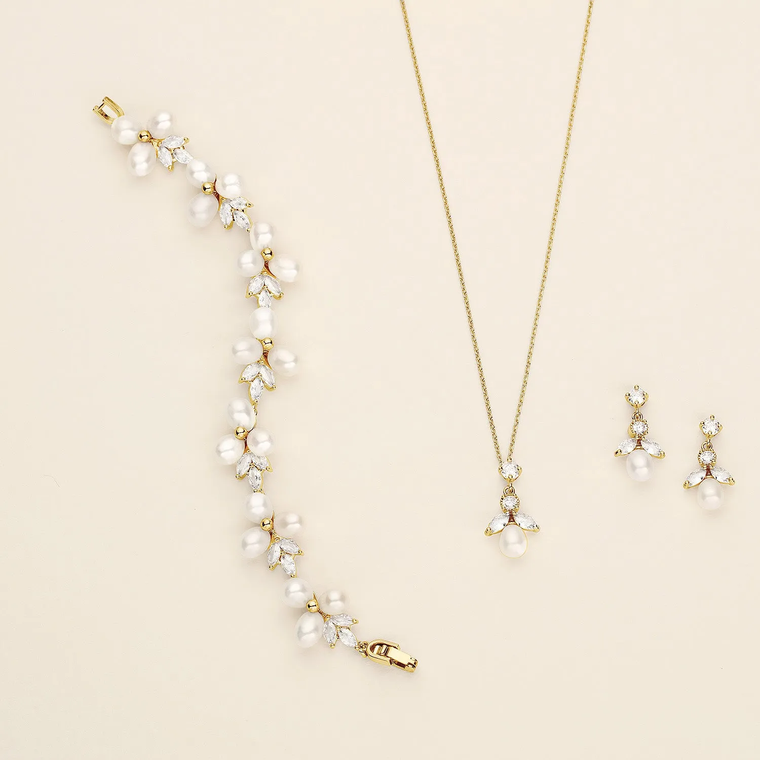 Abby Pearl Necklace Set