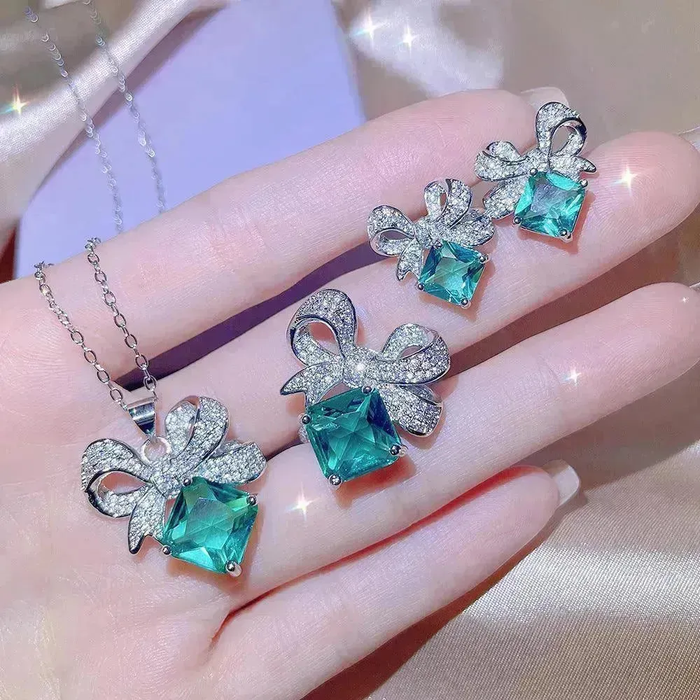 Bright Peacock Emerald Ring White Gold Plated