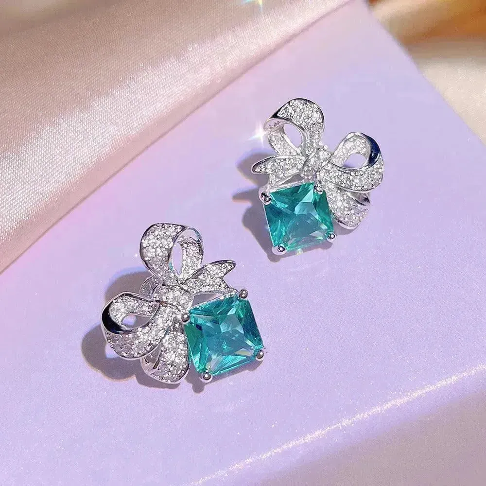 Bright Peacock Emerald Ring White Gold Plated