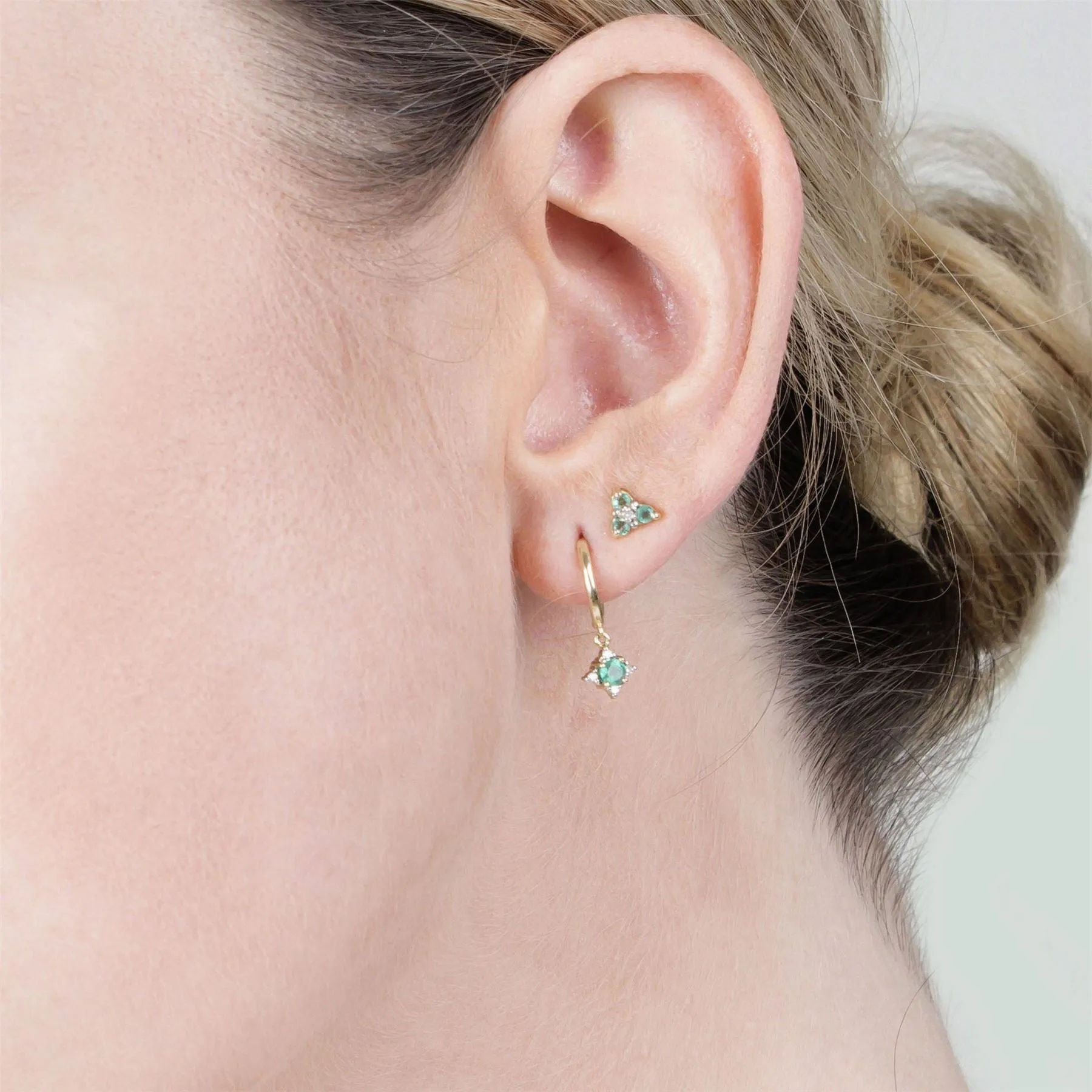 Damen 375 Gold 9ct Gelbgold Rund Drei Smaragd & Diamant Ohrstecker Grün