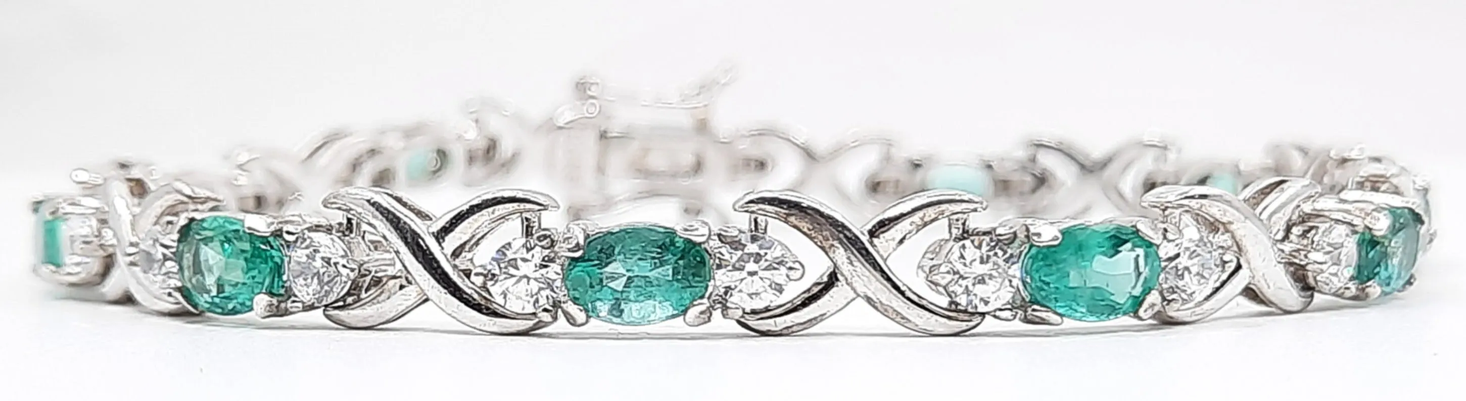Emerald 5.00ct tw Bracelet with 0.90ct tw Diamonds - 14kt Gold