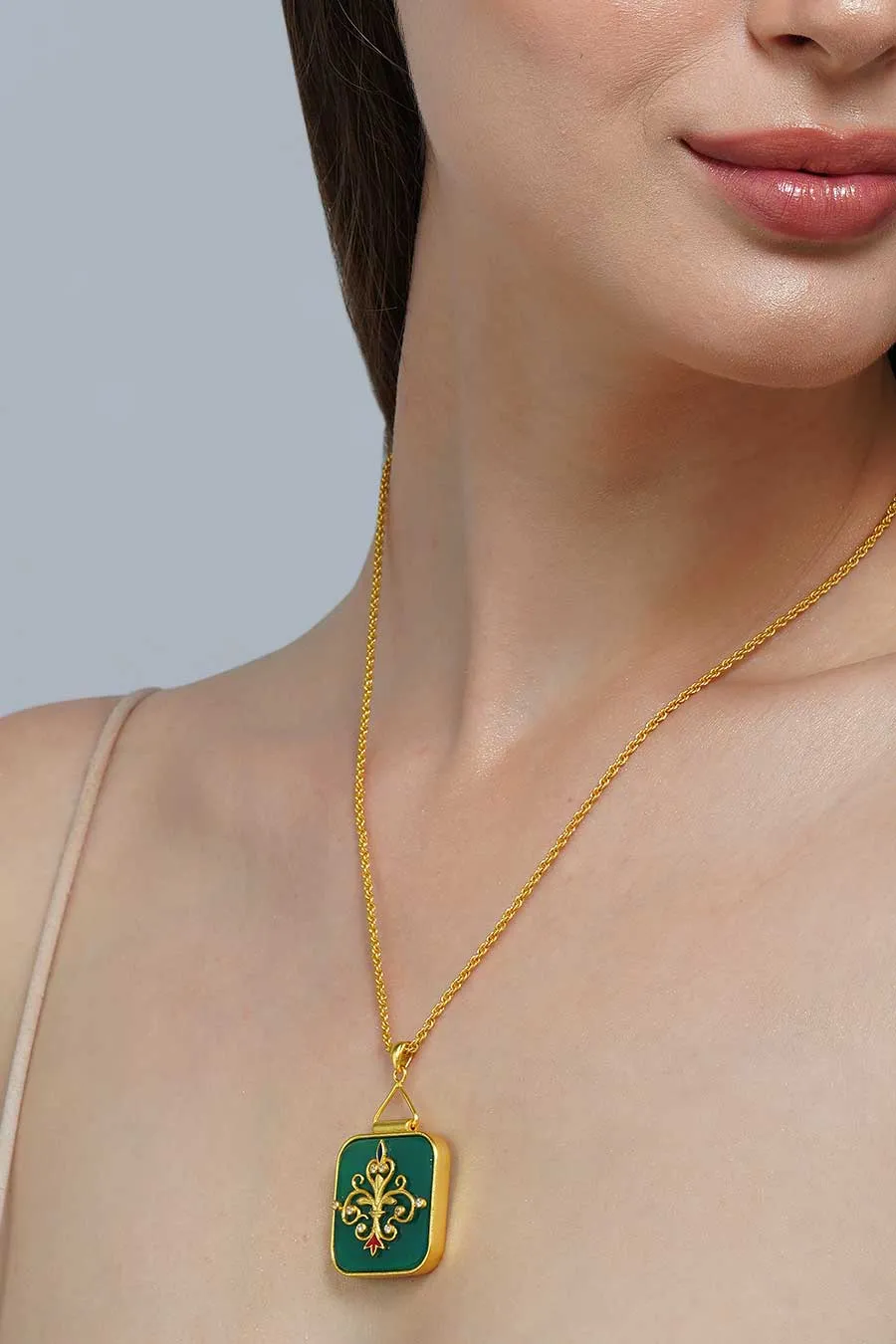 Onyx Dreams Of The Past Gold Plated Pendant Necklace