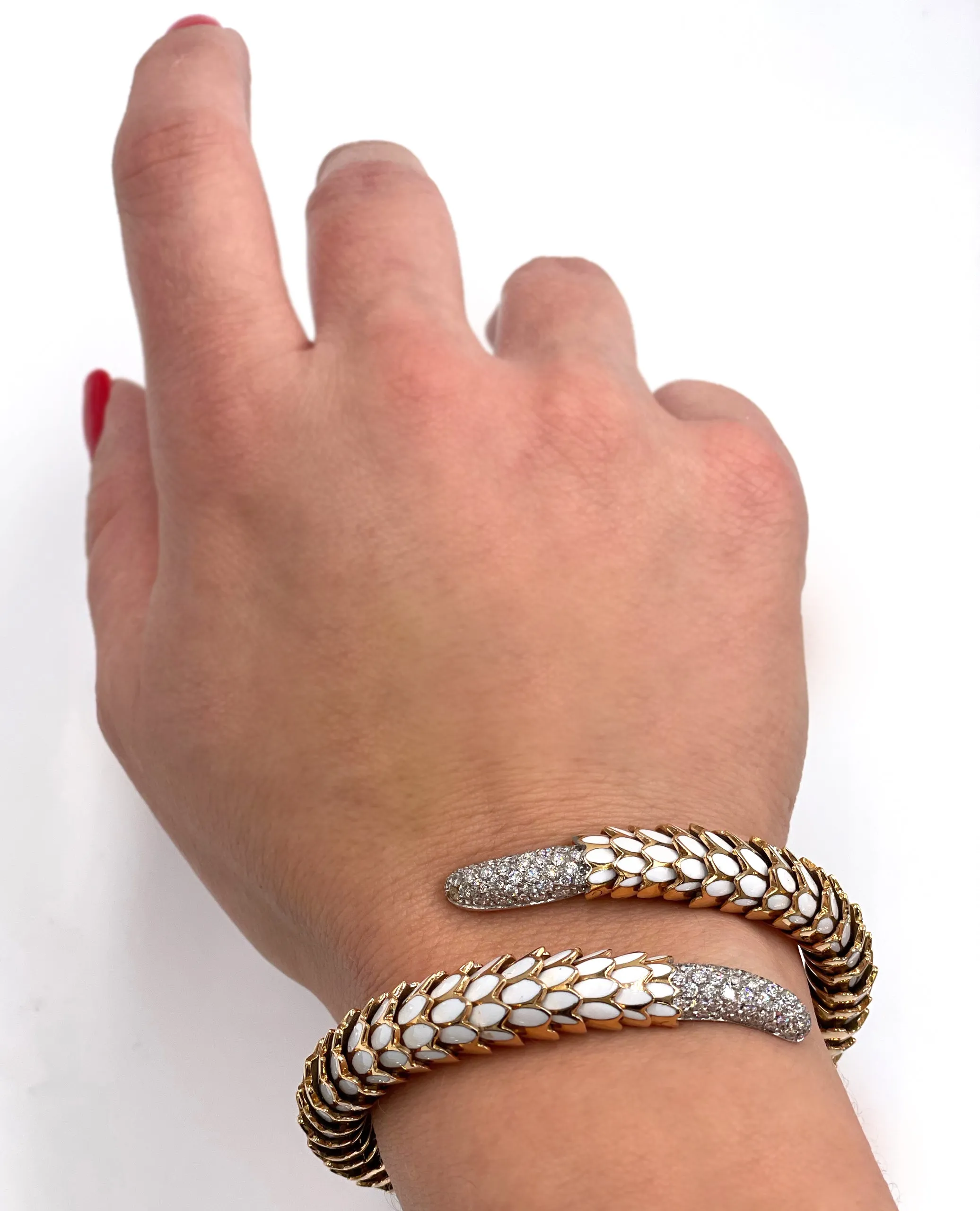 Pre-owned Roberto Coin Animalier 18K Gold Scale Wrap Bracelet with White Enamel & Diamonds