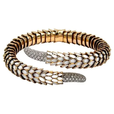 Pre-owned Roberto Coin Animalier 18K Gold Scale Wrap Bracelet with White Enamel & Diamonds