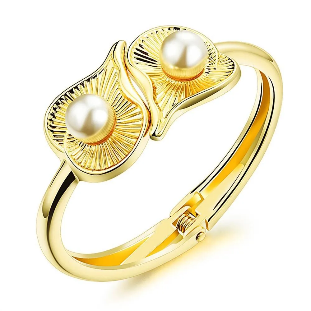 Precious Pearl Bangle