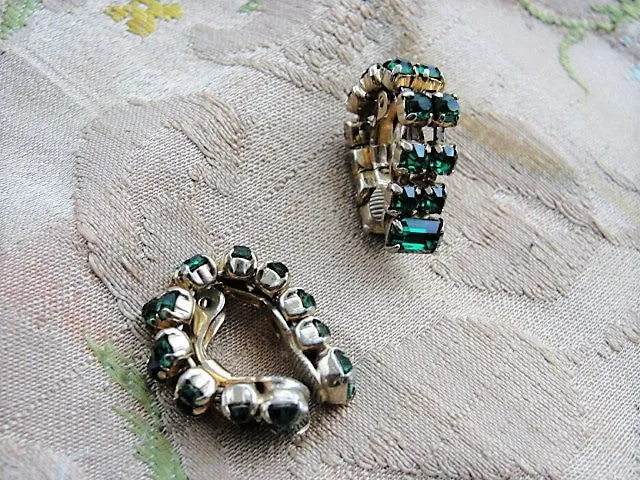 VINTAGE 50s Early 60s Emerald Green Rhinestone Earrings Interesting Design Clip On Earrings Daytime or Evening Vintage Costume Jewelry