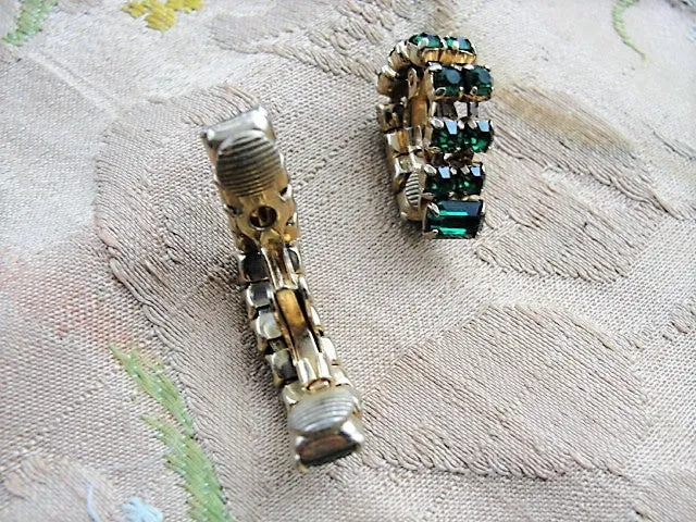 VINTAGE 50s Early 60s Emerald Green Rhinestone Earrings Interesting Design Clip On Earrings Daytime or Evening Vintage Costume Jewelry