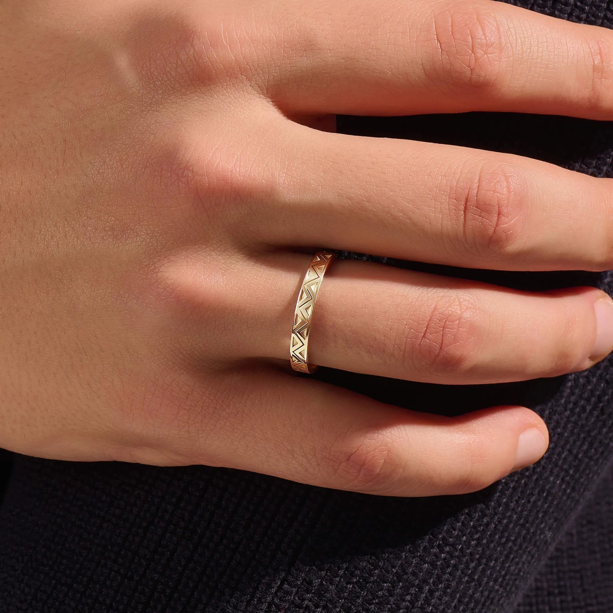 Zigzag Band Ring in Gold